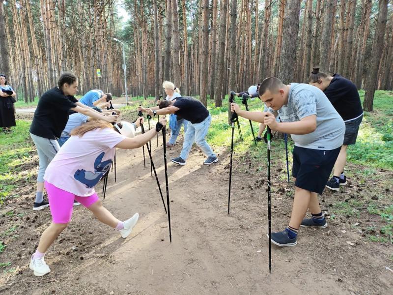 В Набережных Челнах состоялось занятие по скандинавской ходьбе для людей всех поколений