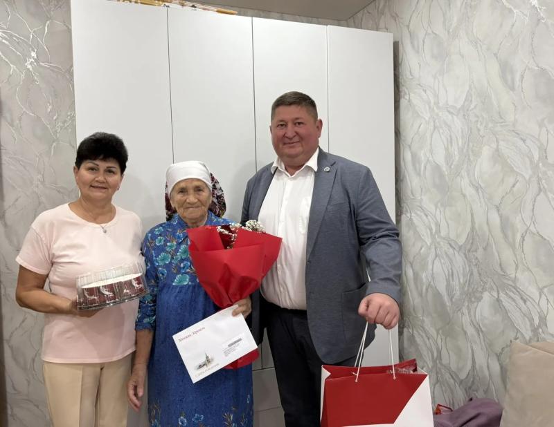 В Автозаводском районе поздравили ветеранов