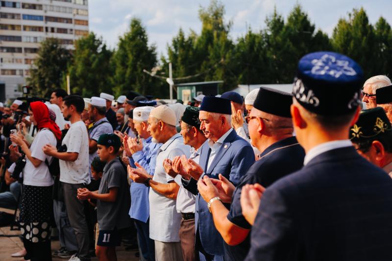 В Набережных Челнах Исламский духовно-просветительский центр обрел небесные символы
