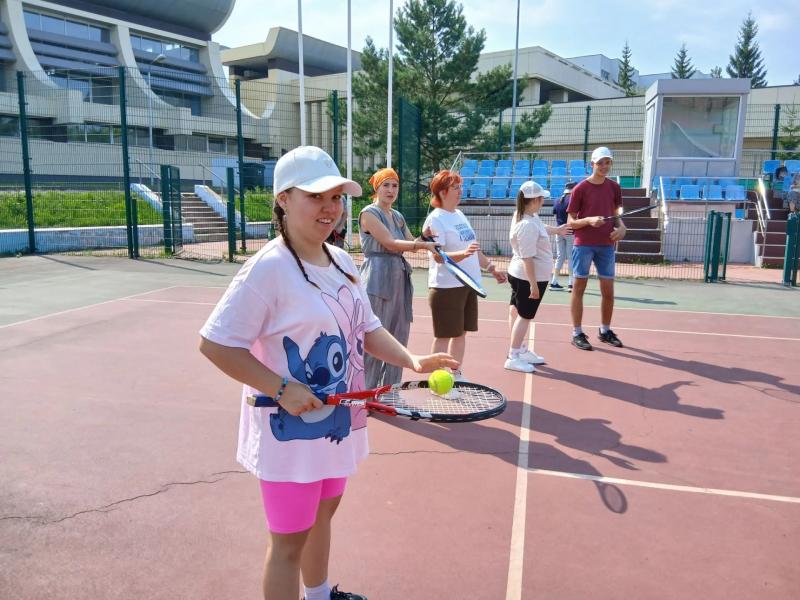 «Спорт России» помогает подопечным «Доверия» освоить большой теннис