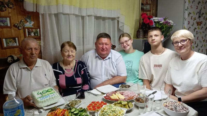 Набережные Челны поздравляют фронтовика с 99-летием