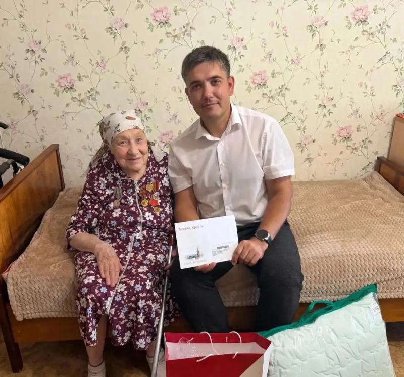 В Набережных Челнах поздравили 97-летнюю труженицу тыла