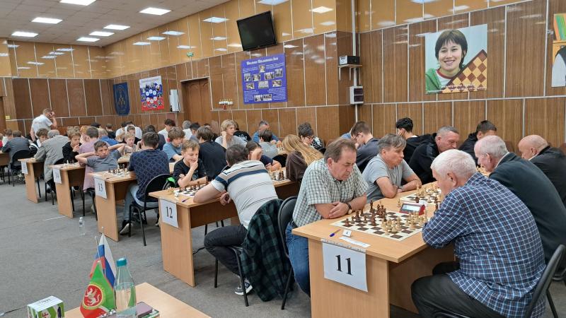 Челнинские шахматисты завоевали «золотой дубль» на командном чемпионате Татарстана