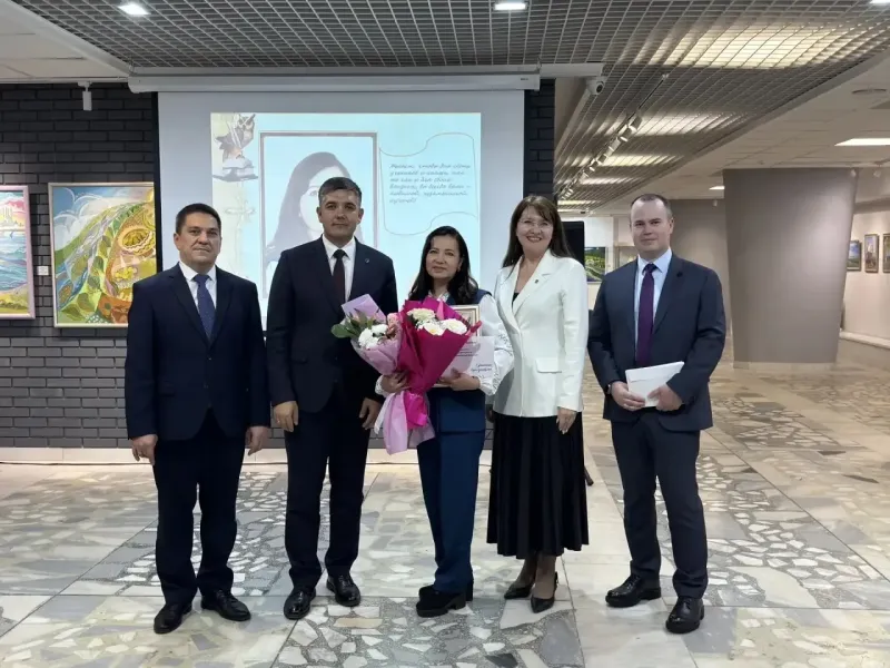 В Набережночелнинской картинной галерее открыли Доску Почёта лучших педагогов Центрального района