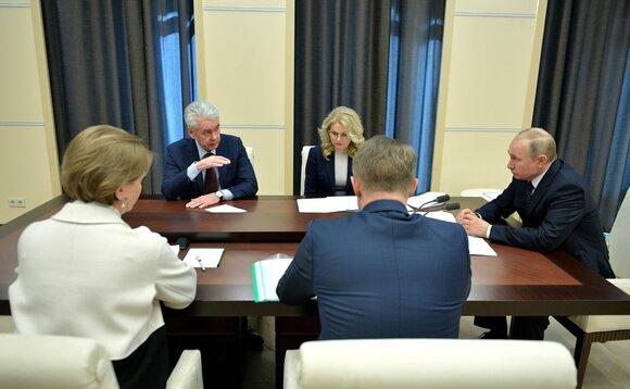 Путин собрал совещание из-за ситуации с коронавирусом