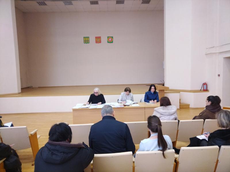 Комиссия по делам несовершеннолетних и защите их прав Кузнецкого района провела 4 заседание