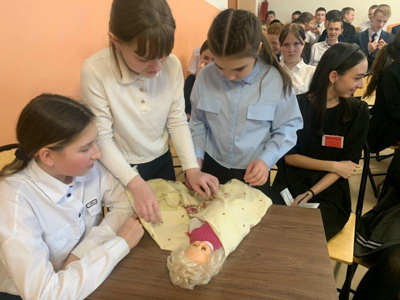 В МБОУ ООШ с.Ульяновка прошел конкурс  «А НУ-КА, ДЕВОЧКИ!»