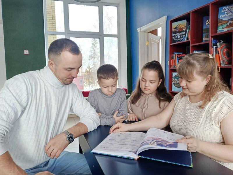 Чтение книг — одна из замечательных традиций этой семьи