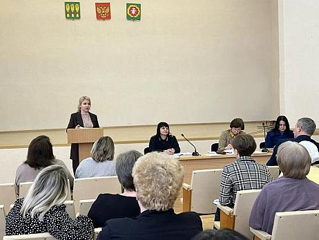 В администрации Кузнецкого района проведено расширенное заседание комиссии по делам несовершеннолетних и защите их прав