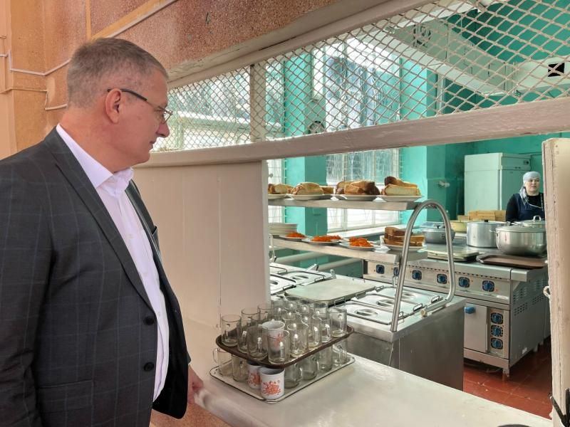 Контроль за организацией горячего питания в школах и детских садах Кузнецкого района