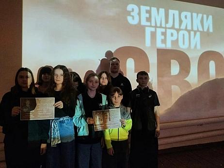 В рамках проекта «Герои Отечества» в Доме культуры с.Благодатка проведён патриотический час "Герои Специальной военной операции".  Мероприятие посвящено тем, кто не сдаётся и не падает духом, кто готов отдать свою жизнь ради победы над нацизмом и ради мир