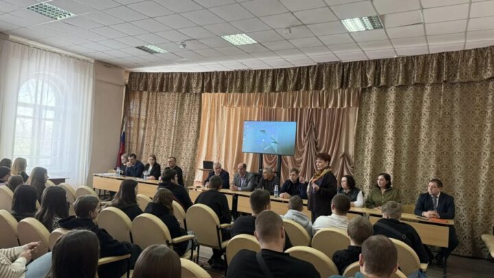 В Кузнецком многопрофильном колледже прошла ярмарка вакансий