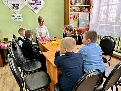 Увлекательный творческий мастер-класс, посвященный созданию оригинальных поздравительных открыток к празднику Весны и Красоты — 8 Марта состоялся в Доме культуры с.Никольское ﻿