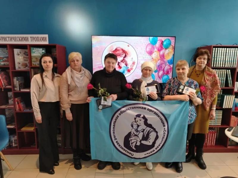 В Радищевской сельской библиотеке в преддверии Международного женского дня прошла праздничная программа «Весенний букет»