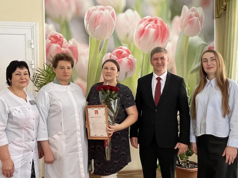 Глава города Кузнецка Виктор Агафонов вручил «Свидетельство земляка»