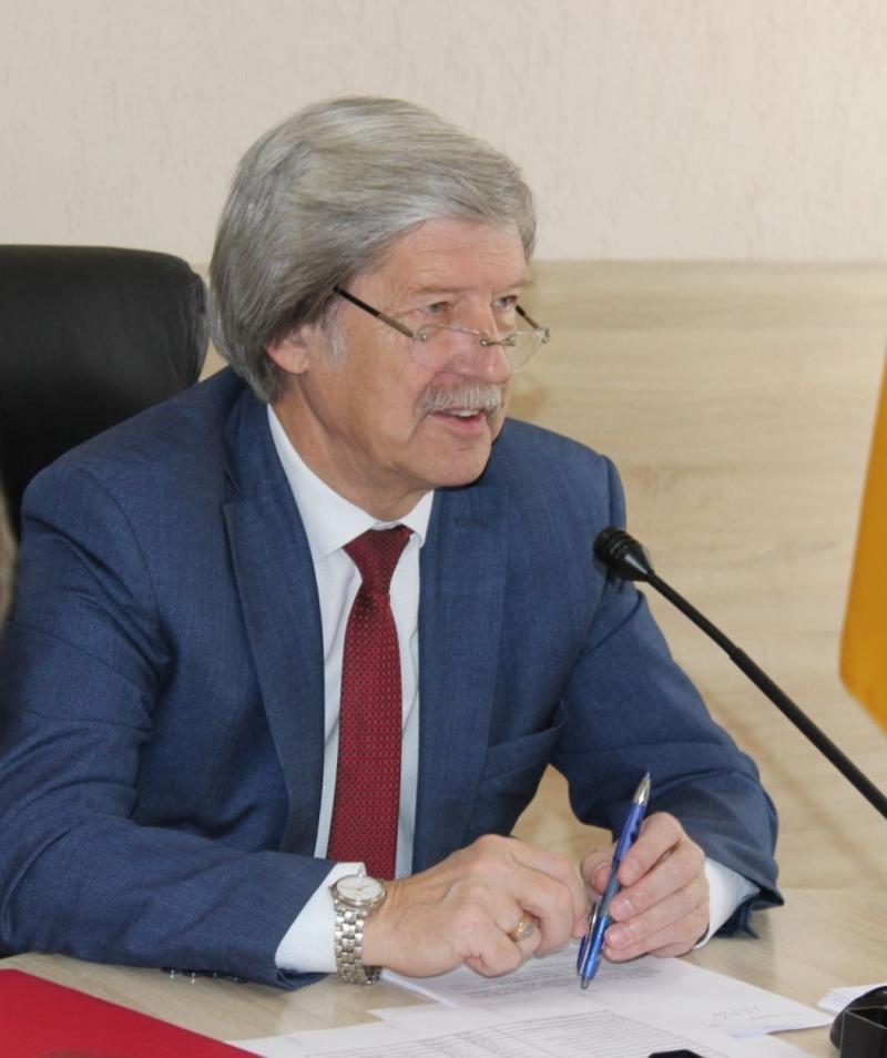 Поздравление главы Кузнецкого района Валерия Костина с Международным женским днем - 8 марта
