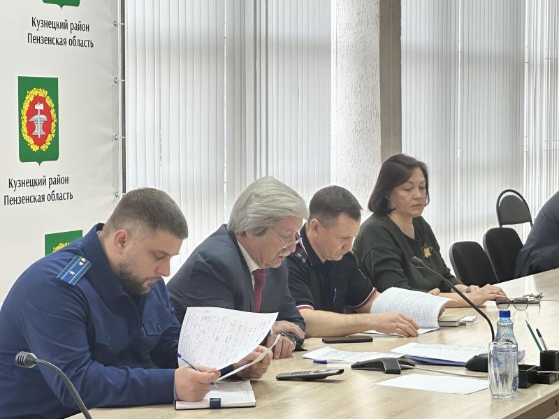На межведомственной комиссии при администрации  Кузнецкого района рассмотрены вопросы организации  работы по предупреждению правонарушений и преступлений