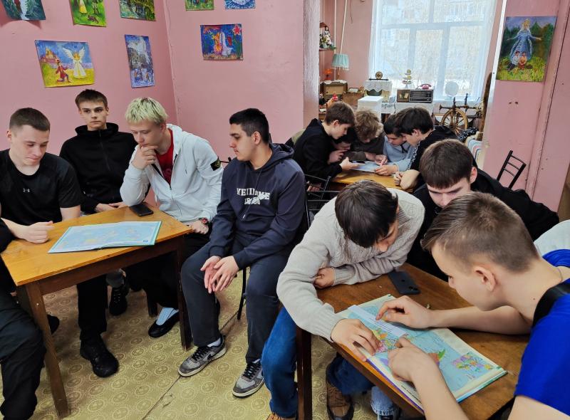 В краеведческой библиотеке в рамках реализации программы «Пушкинская карта» прошла интеллектуальная игра «Города России»