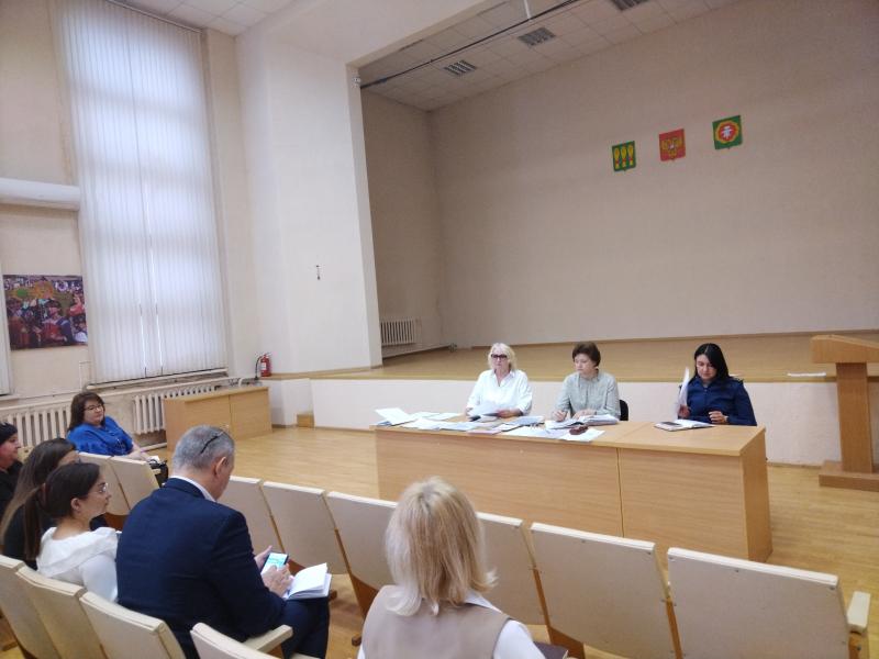 Комиссия по делам несовершеннолетних и защите их прав Кузнецкого района провела очередное заседание в 2026 году