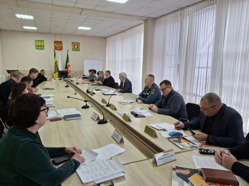 Валерий Костин провел очередное заседание комиссии по чрезвычайным ситуациям и обеспечению пожарной безопасности Кузнецкого района