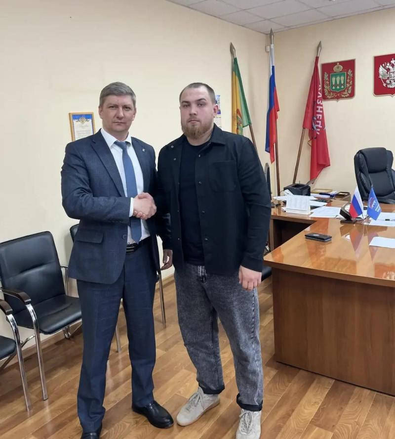 Глава города Кузнецка встретился с Ибрагимом Нарбековым – участником проекта «Герои Пензенского края»