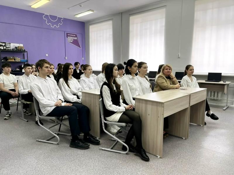 Школа №17 приняла участие в межрегиональной онлайн-встрече школ, носящих имя Юрия Гагарина