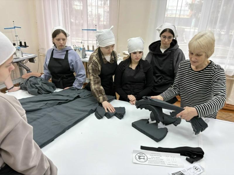 Студенты Кузнецкого многопрофильного колледжа шьют для бойцов СВО