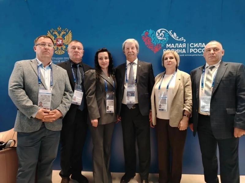 Представители Кузнецкого района продолжают активно участвовать в III Всероссийском муниципальном форуме «Малая родина — сила России», который проходит с 20 по 22 апреля 2026 года