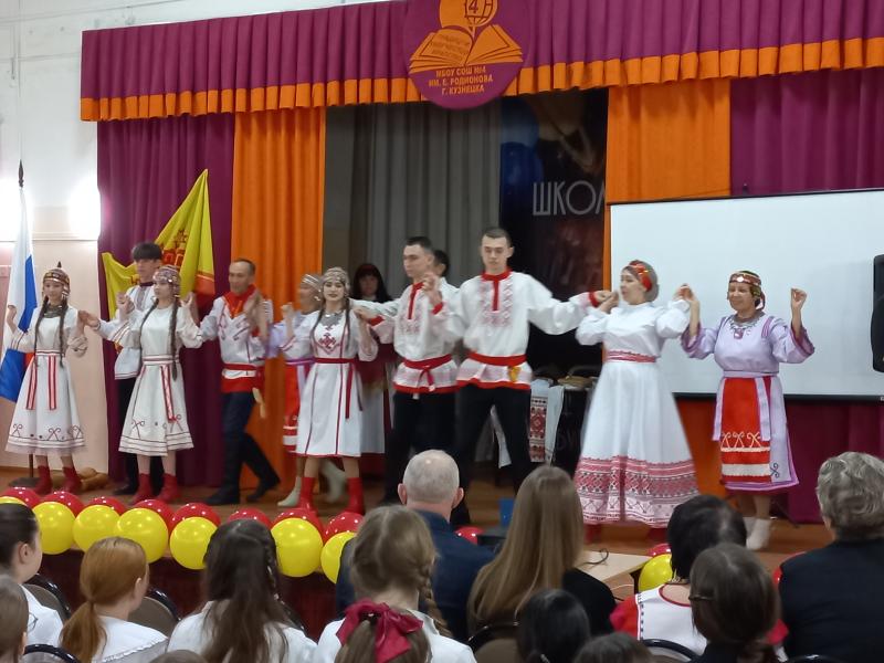 В школе № 4 имени Евгения Родионова отметили День чувашского языка