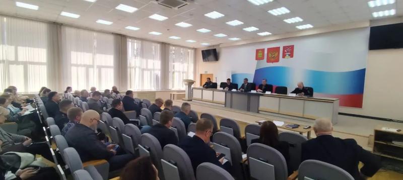 В преддверии майских праздников в администрации обсудили вопросы антитеррористической безопасности