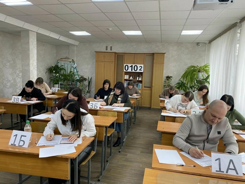 В Кузнецке провели ЕГЭ для родителей