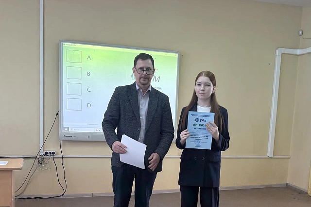 Финальный этап интеллектуальной игры «БУМ» в рамках проекта «Умники и умницы Сурского края»
