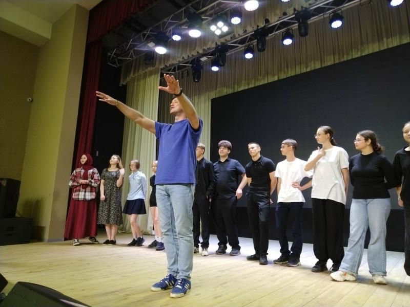 Встреча с актером театра и кино Евгением Банифатовым