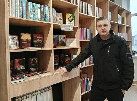 Твой герой: Ветеран СВО делится своими знаниями с читателями сельской библиотеки
