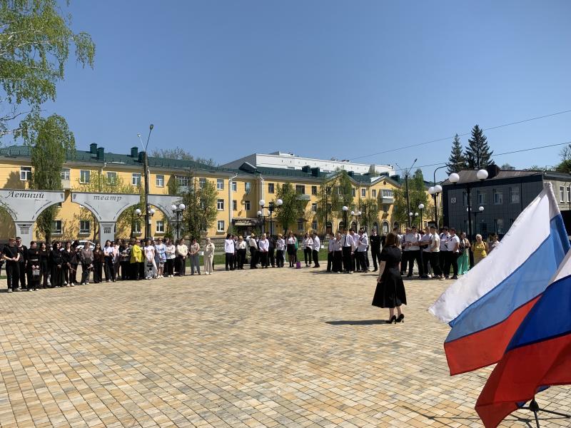 В сквере имени А.Н.Радищева звучали песни военных лет