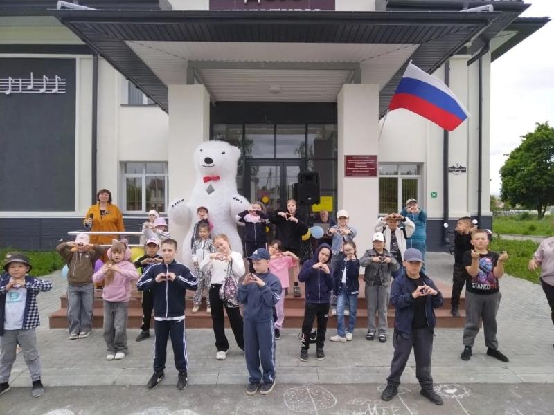 1 июня на площадке Дома культуры р. п. Евлашево состоялся праздник детства "Счастье, солнце, дружба - все что детям нужно!"