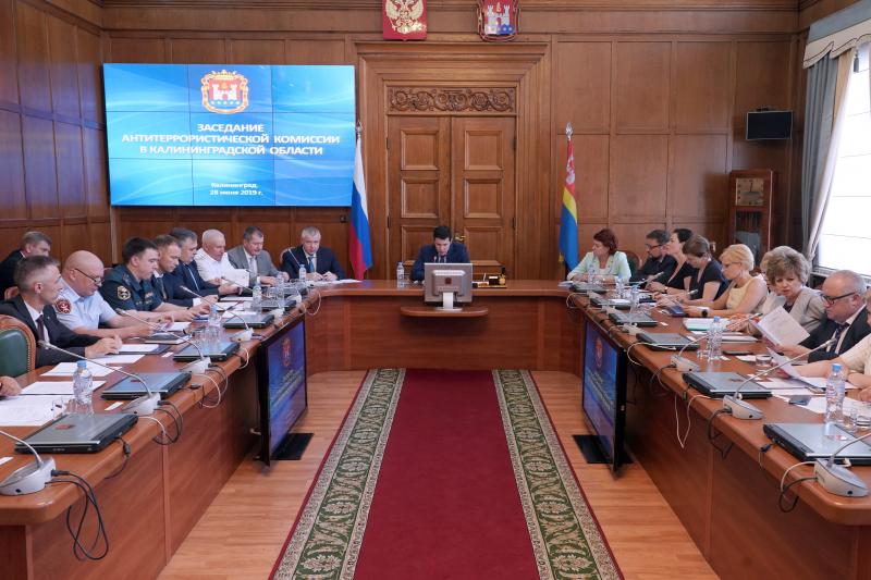 БЕЗОПАСНОСТЬ НА ТРАНСПОРТЕ И В ШКОЛАХ