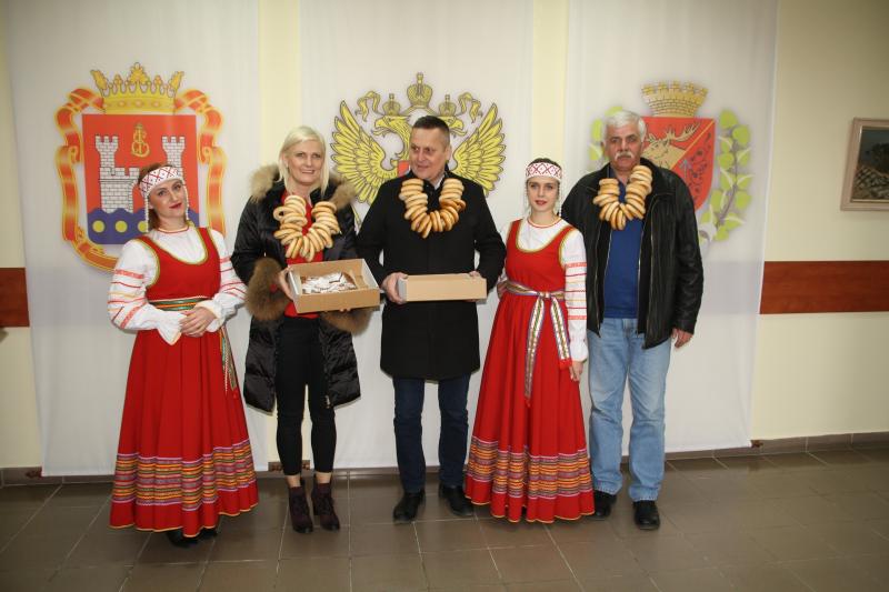 СОБЛЮДАЯ ТРАДИЦИИ