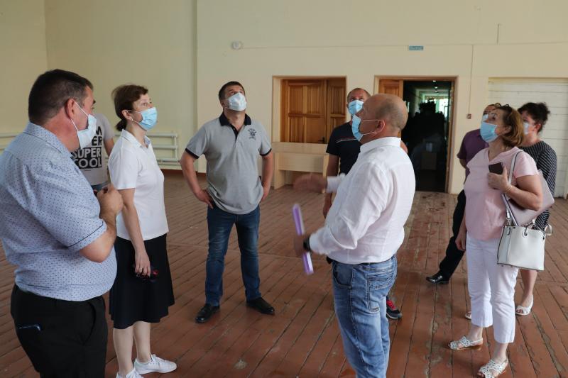ПОД ПРИСТАЛЬНЫМ КОНТРОЛЕМ