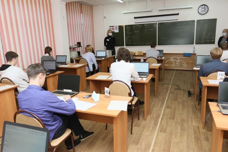 ВПЕРВЫЕ СДАЛИ ТРЕНИРОВОЧНЫЙ ЕГЭ НА КОМПЬЮТЕРАХ