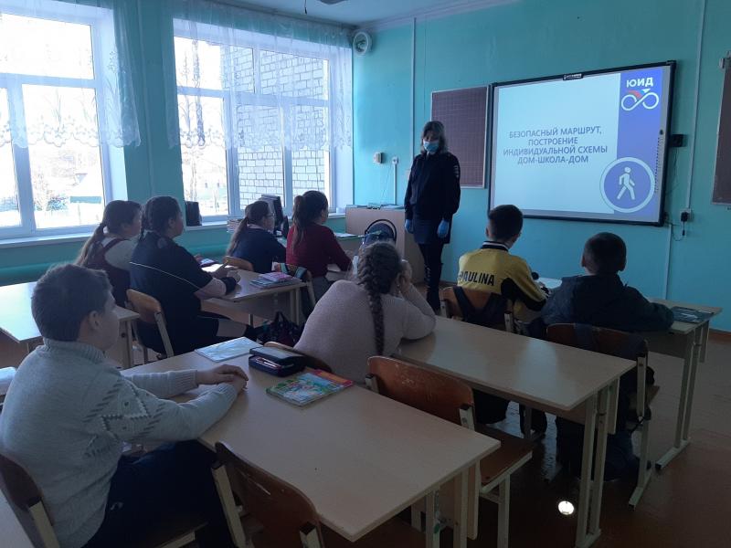 ЗИМНИЕ ЗАБАВЫ ТРЕБУЮТ  ВНИМАТЕЛЬНОСТИ