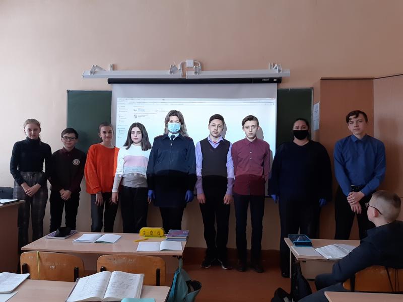 ПОЛИЦЕЙСКИЕ И ШКОЛЬНИКИ
