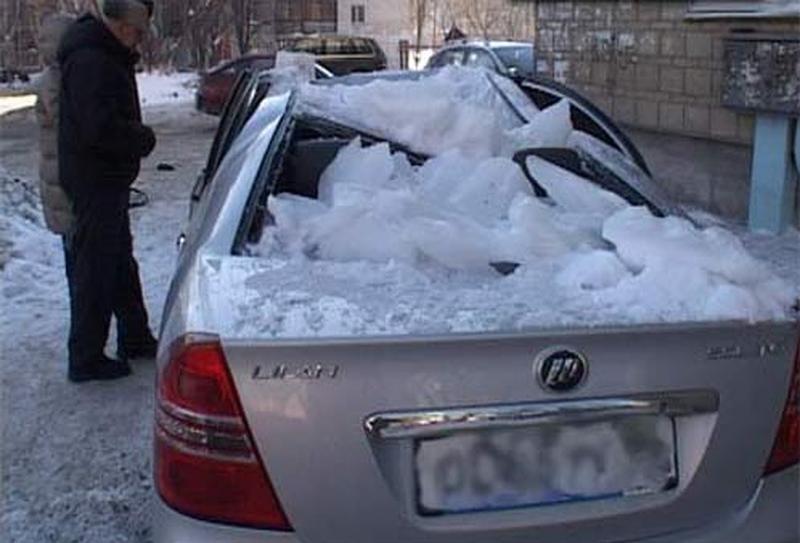 ОСТОРОЖНО СХОД СНЕГА С КРЫШ!
