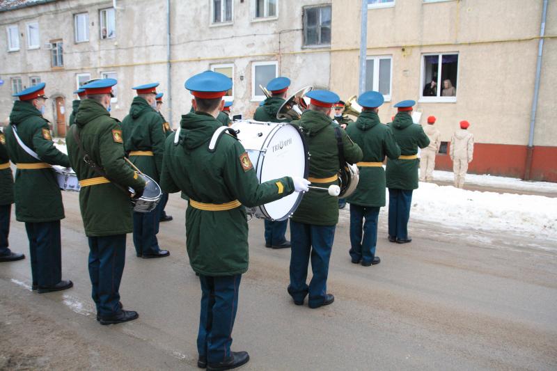 ПОЗДРАВИЛИ И ПОЧТИЛИ ПАМЯТЬ ЗАЩИТНИКОВ