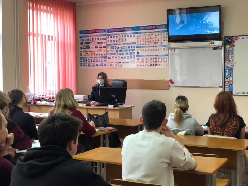 БЕСЕДА С БУДУЩИМИ ВОДИТЕЛЯМИ