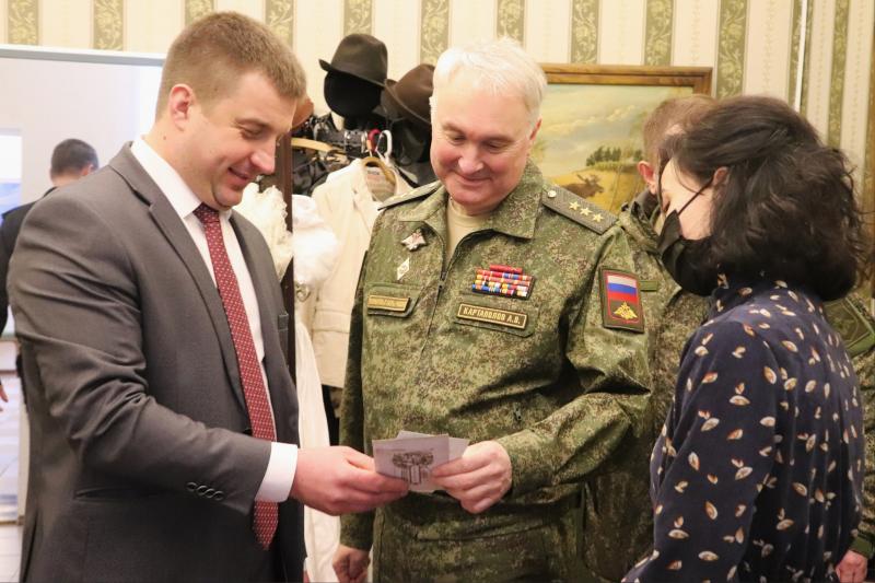 ЗНАМЯ ВЕРНУЛОСЬ В ГУСЕВ
