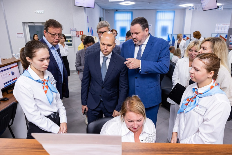 АНТОН КОТЯКОВ ОЗНАКОМИЛСЯ С РАБОТОЙ РЕГИОНАЛЬНОЙ СЕТИ ЦЕНТРА ЗАНЯТОСТИ НАСЕЛЕНИЯ