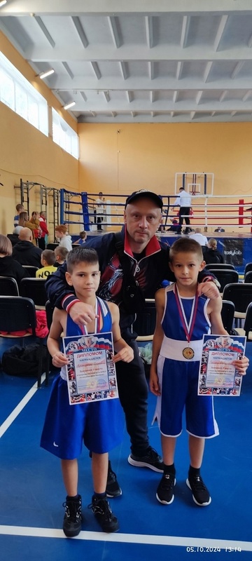 НОВЫЕ НАГРАДЫ В БОКСЕ Завершающийся осенний сезон выдался весьма щедрым на...