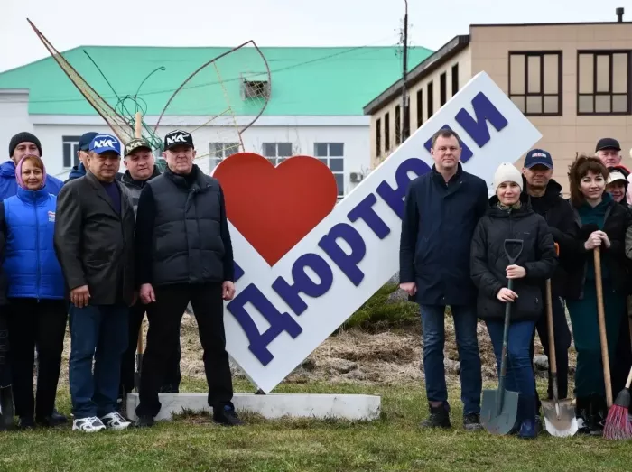 В городе Дюртюли трудовые коллективы навели чистоту на общественных пространствах