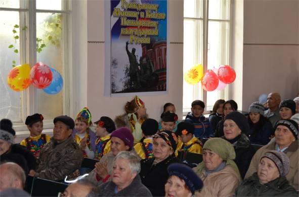 на торжестве